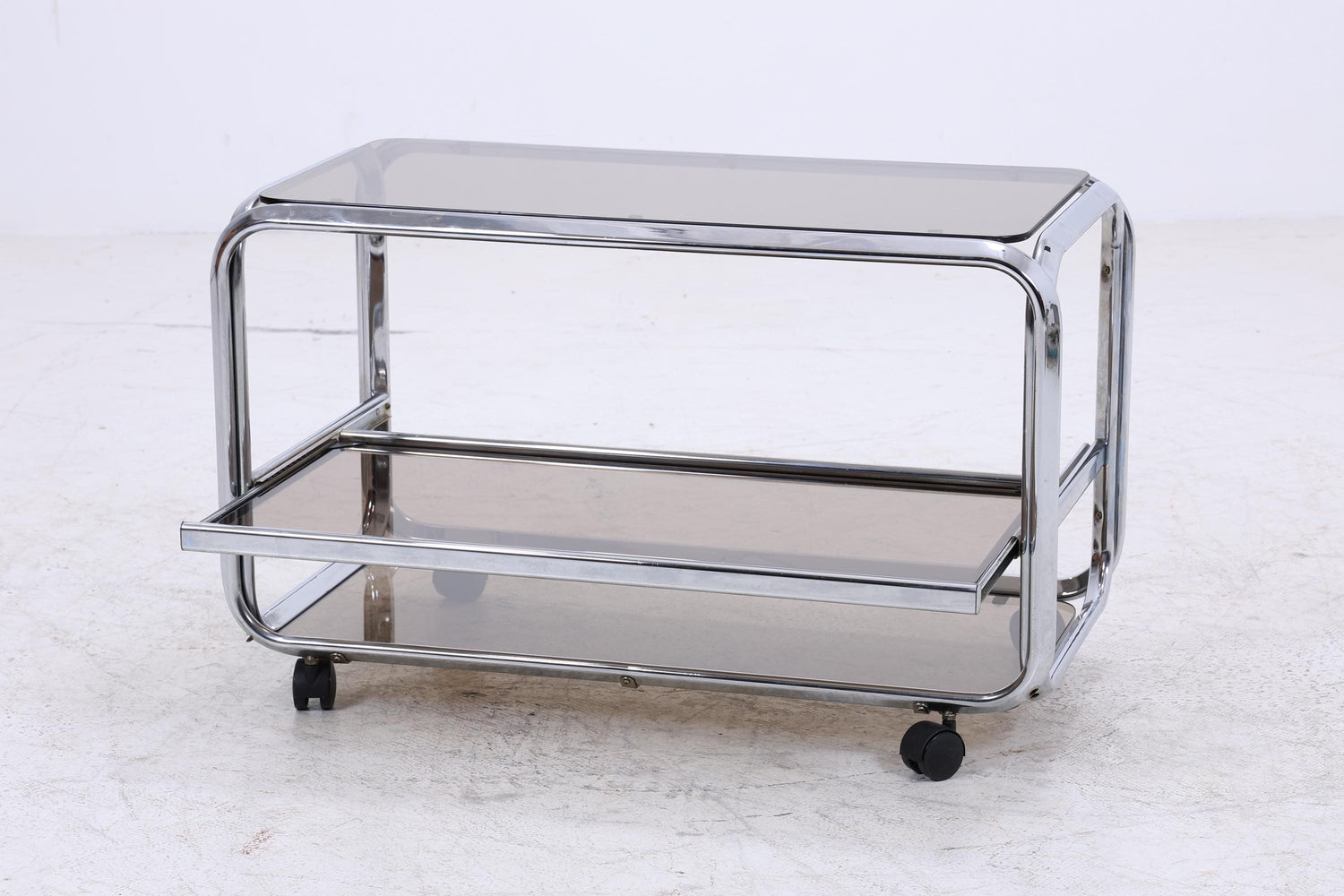 Vintage Servierwagen aus Chrom &amp; Rauchglas | Mid-Century Barwagen Beistelltisch