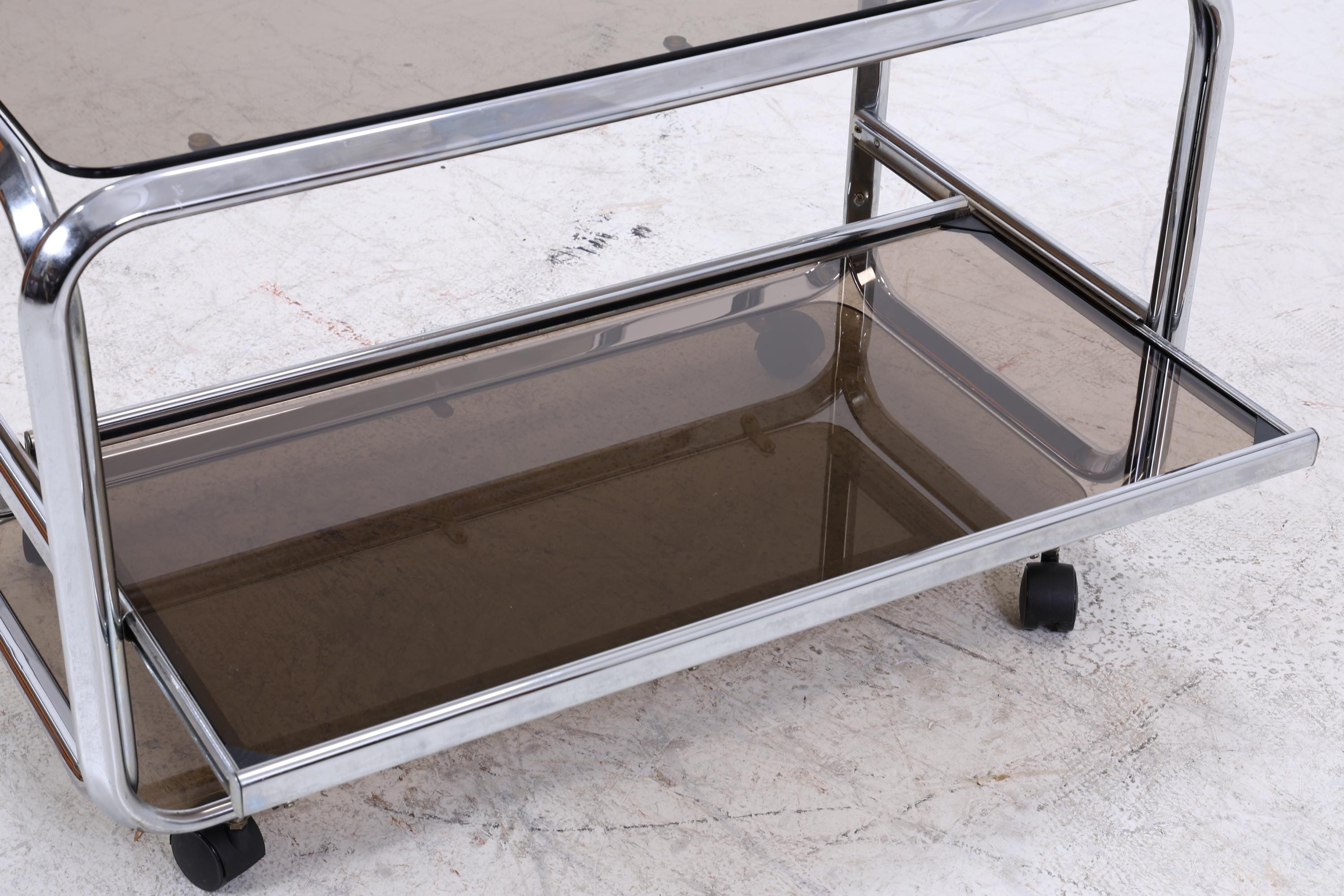 Vintage Servierwagen aus Chrom &amp; Rauchglas | Mid-Century Barwagen Beistelltisch
