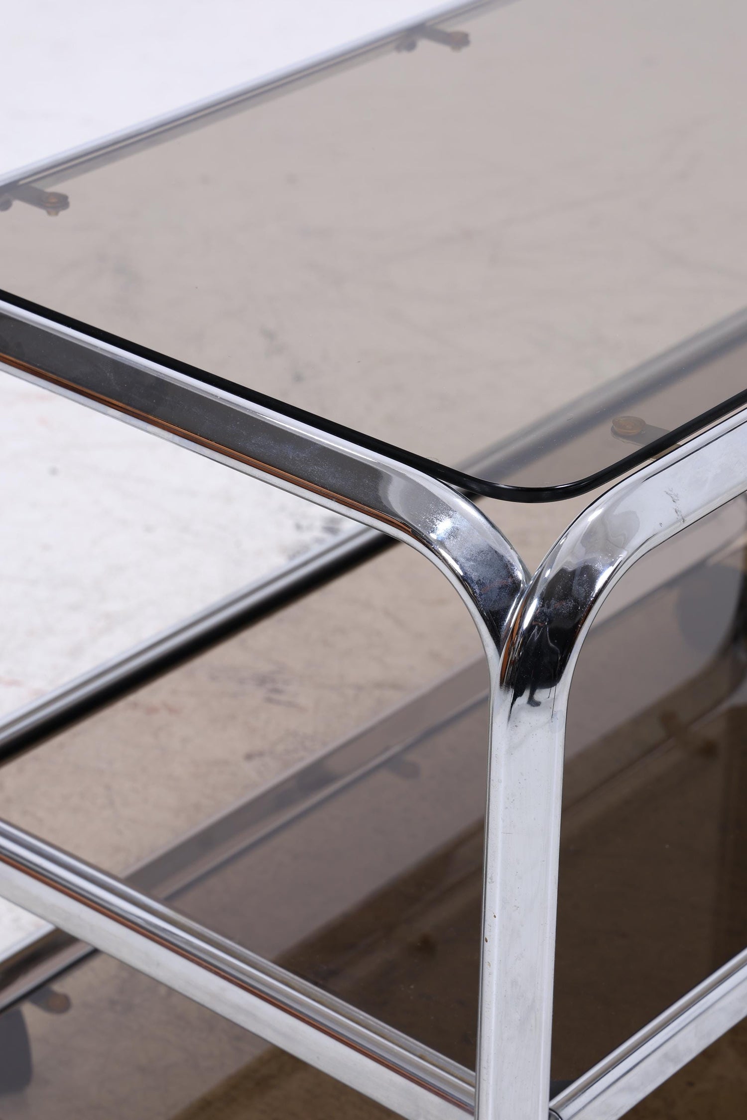 Vintage Servierwagen aus Chrom &amp; Rauchglas | Mid-Century Barwagen Beistelltisch