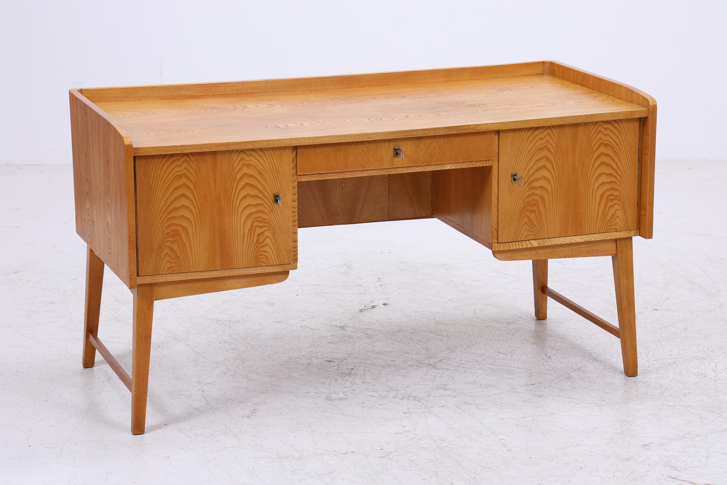 Vintage Schreibtisch aus Esche | Mid-Century Bürotisch 60er Jahre Design