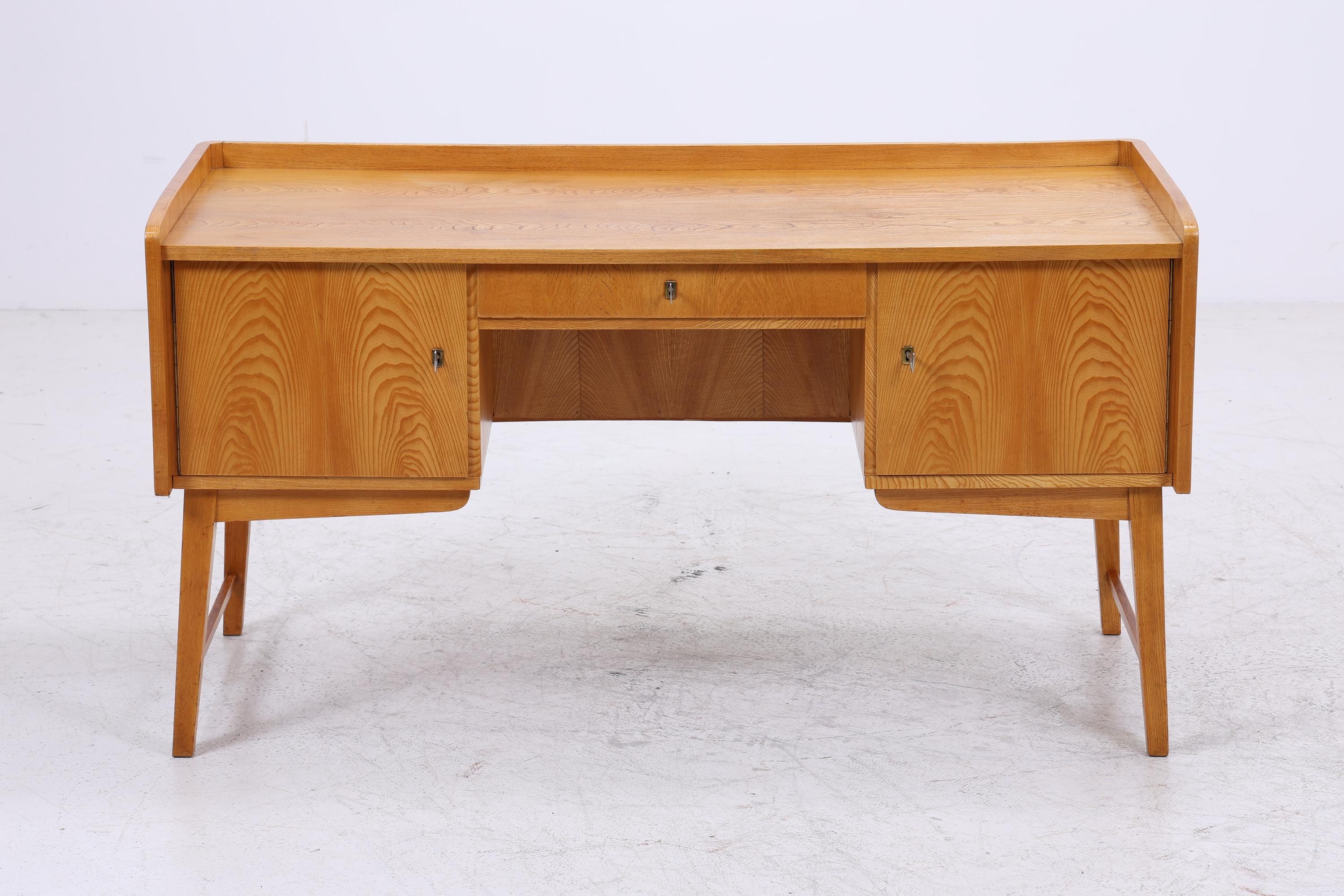 Vintage Schreibtisch aus Esche | Mid-Century Bürotisch 60er Jahre Design