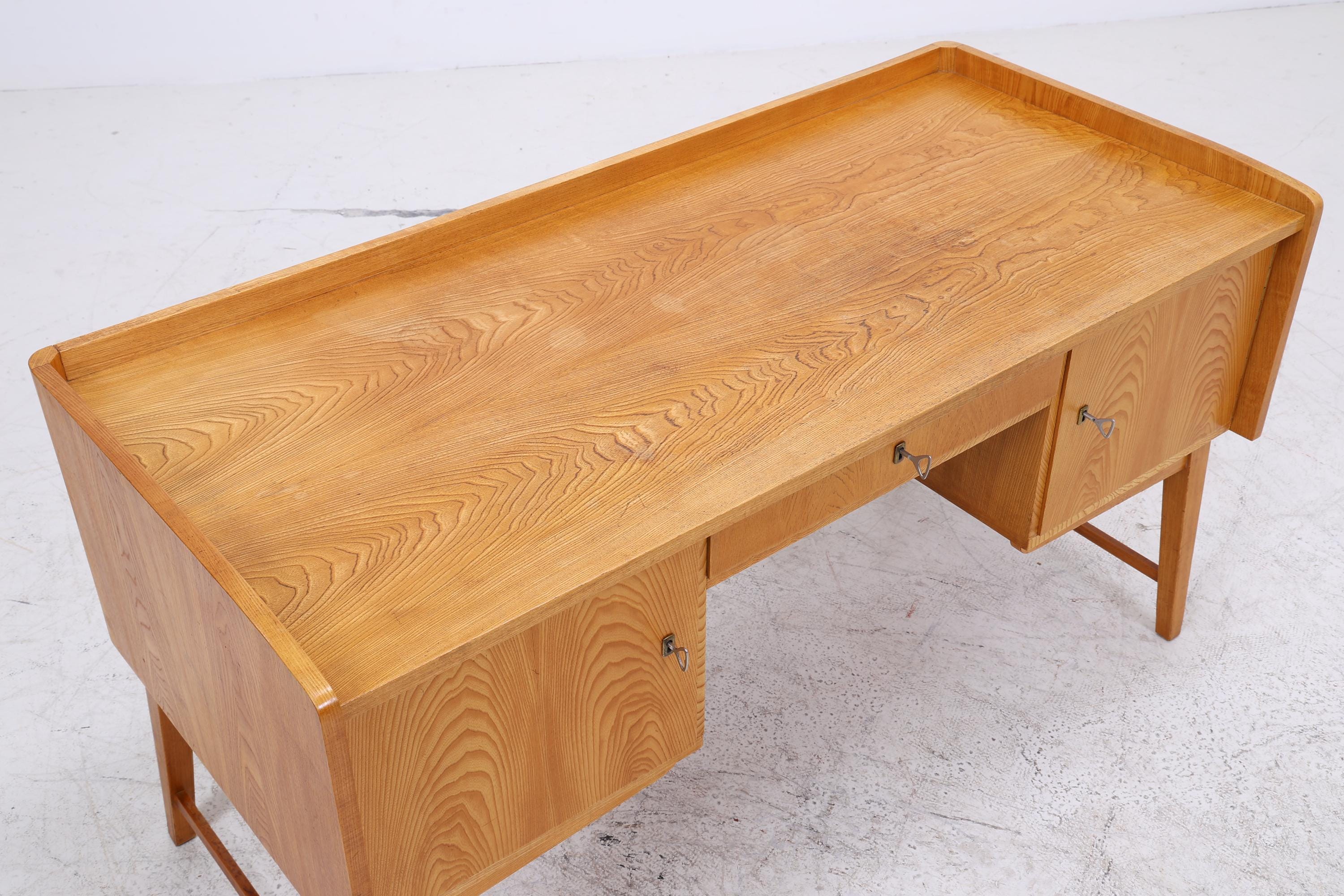 Vintage Schreibtisch aus Esche | Mid-Century Bürotisch 60er Jahre Design
