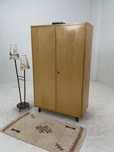 Vintage Kleiderschrank | Mid Century Wäscheschrank 2-türig | Kleiderstange & Fächer | ausziehbare Kleiderstange