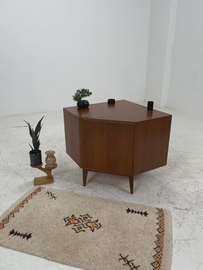 Teak Eckkommode | Vintage Mid Century | 1960er Design mit Tür und Regalboden